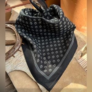 Daisy Print Black and White Bandana NWT